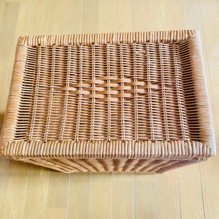 フタ付き籐バスケット