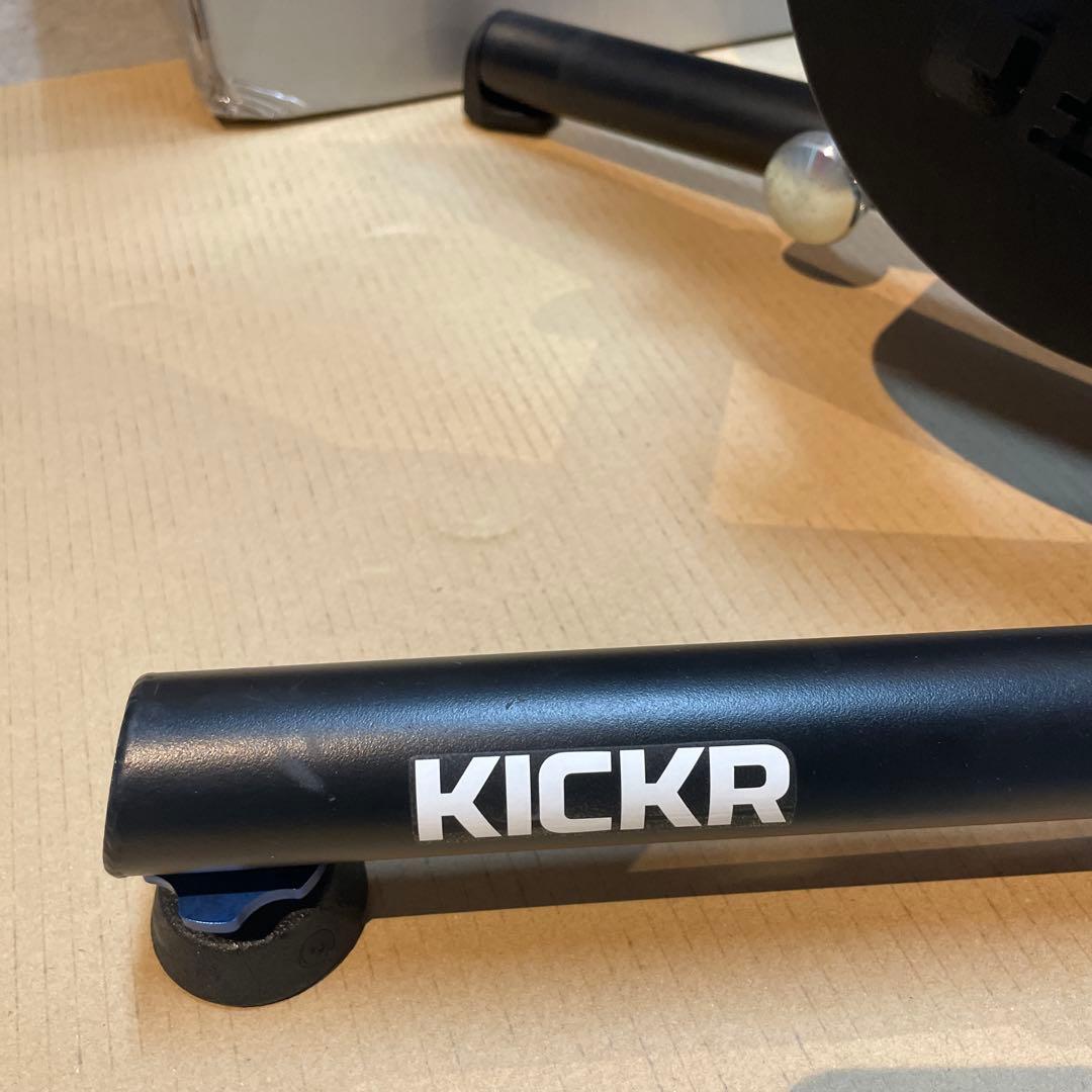 wahoo KICKR V4 スマートバイクトレーナー + AXIS FEET