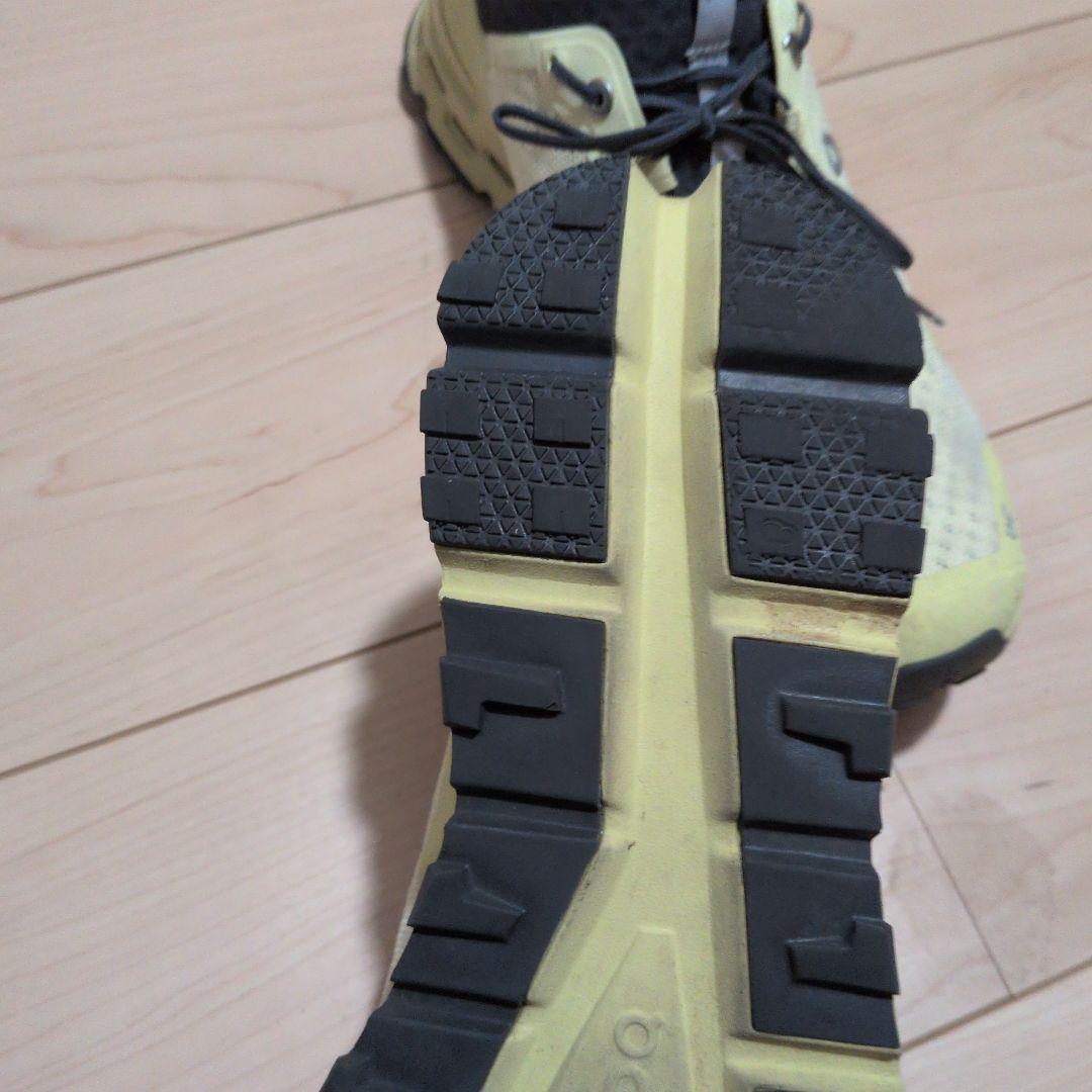 オン　クラウドウルトラ中古品　28.5cm