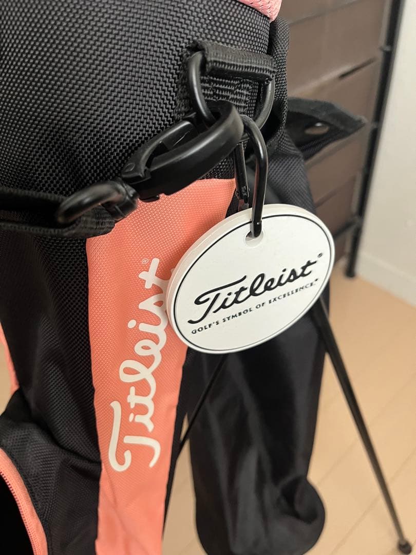 Titleist スタンド式サブバッグ 黒とピンク