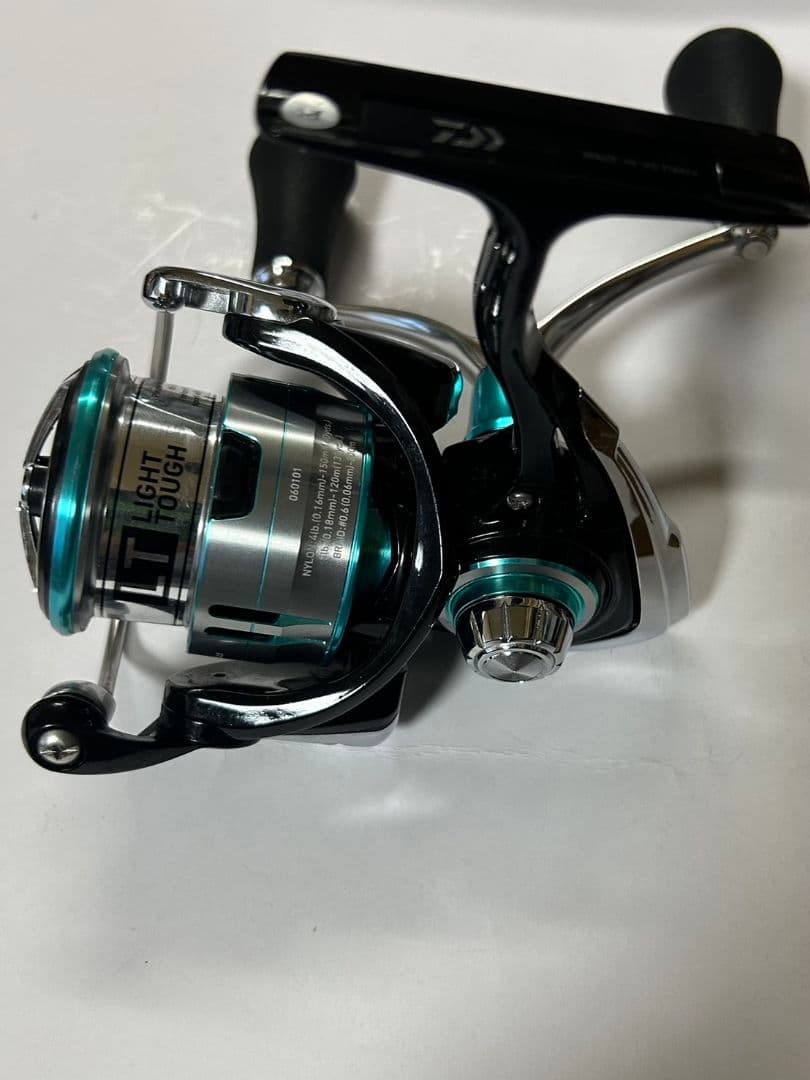 ダイワ スピニングリール 19 エメラルダス LT2500S-H-DH