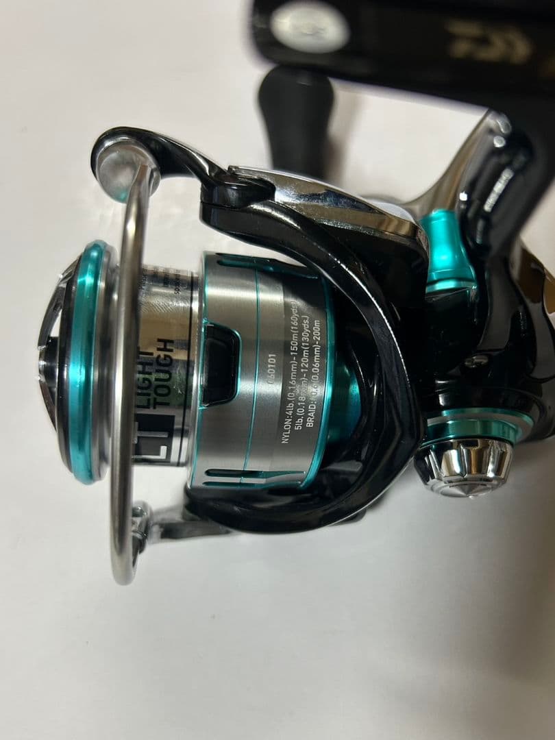 ダイワ スピニングリール 19 エメラルダス LT2500S-H-DH