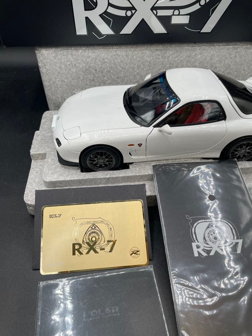 RX-7 1/18スケールモデル