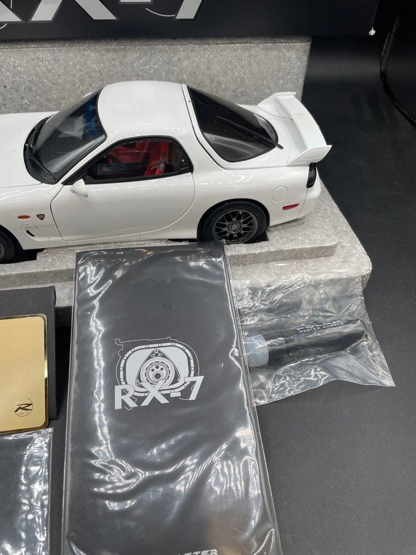 RX-7 1/18スケールモデル
