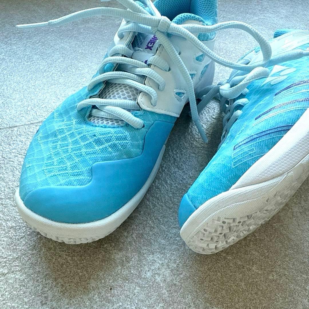 定価30,000 YONEX バドミントンラケット シューズ シャトル3点セット
