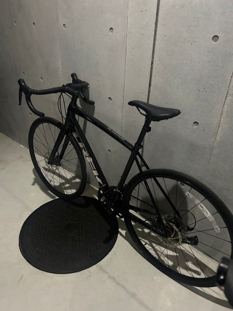 Trek ロードバイク ドマーネ　ブラック