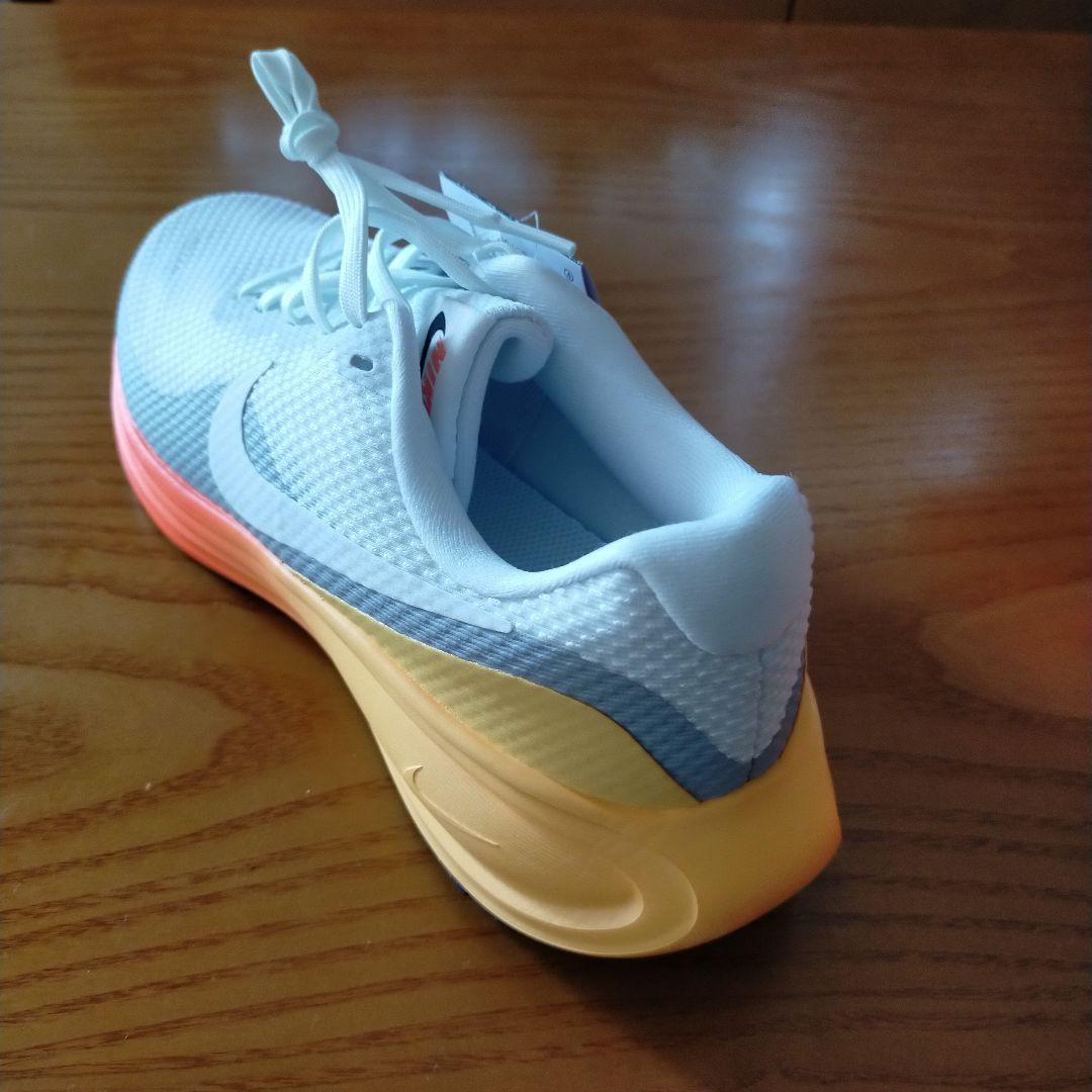 NIKE　レボリューション８　ランニングシューズ24.5cm