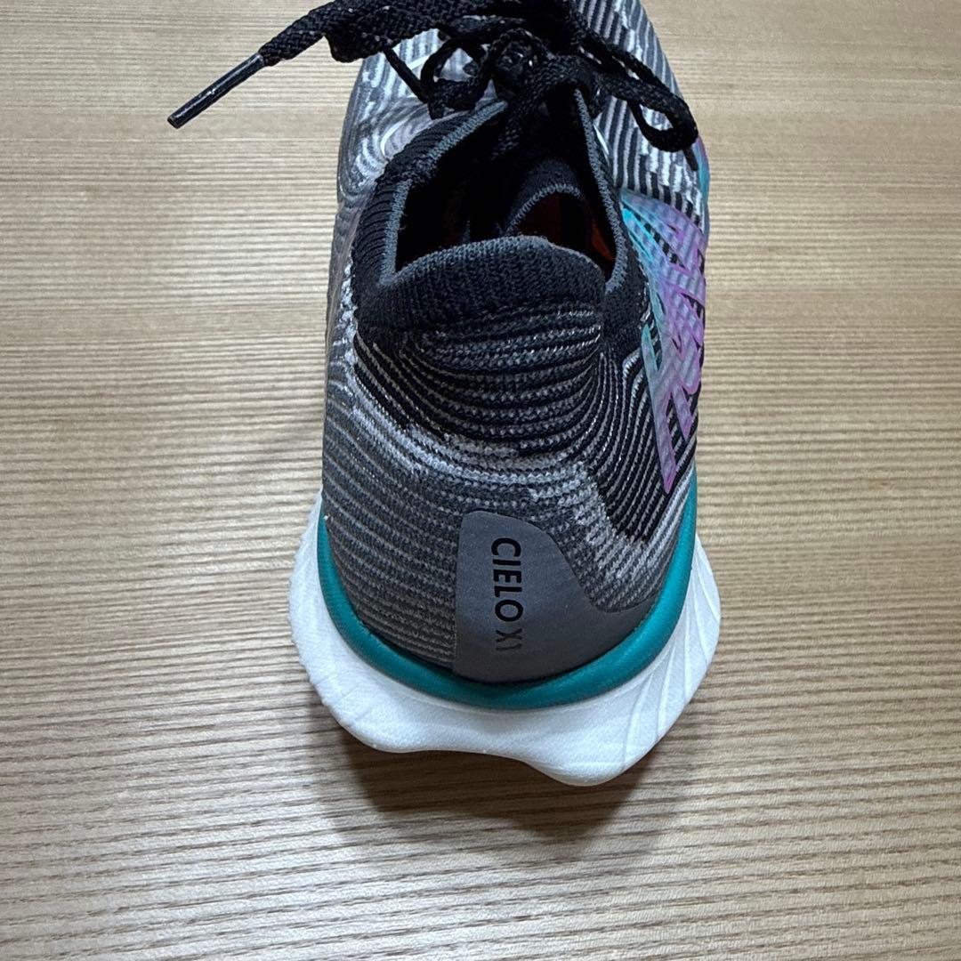 HOKA ランニングシューズ シエロX1 27.5cm