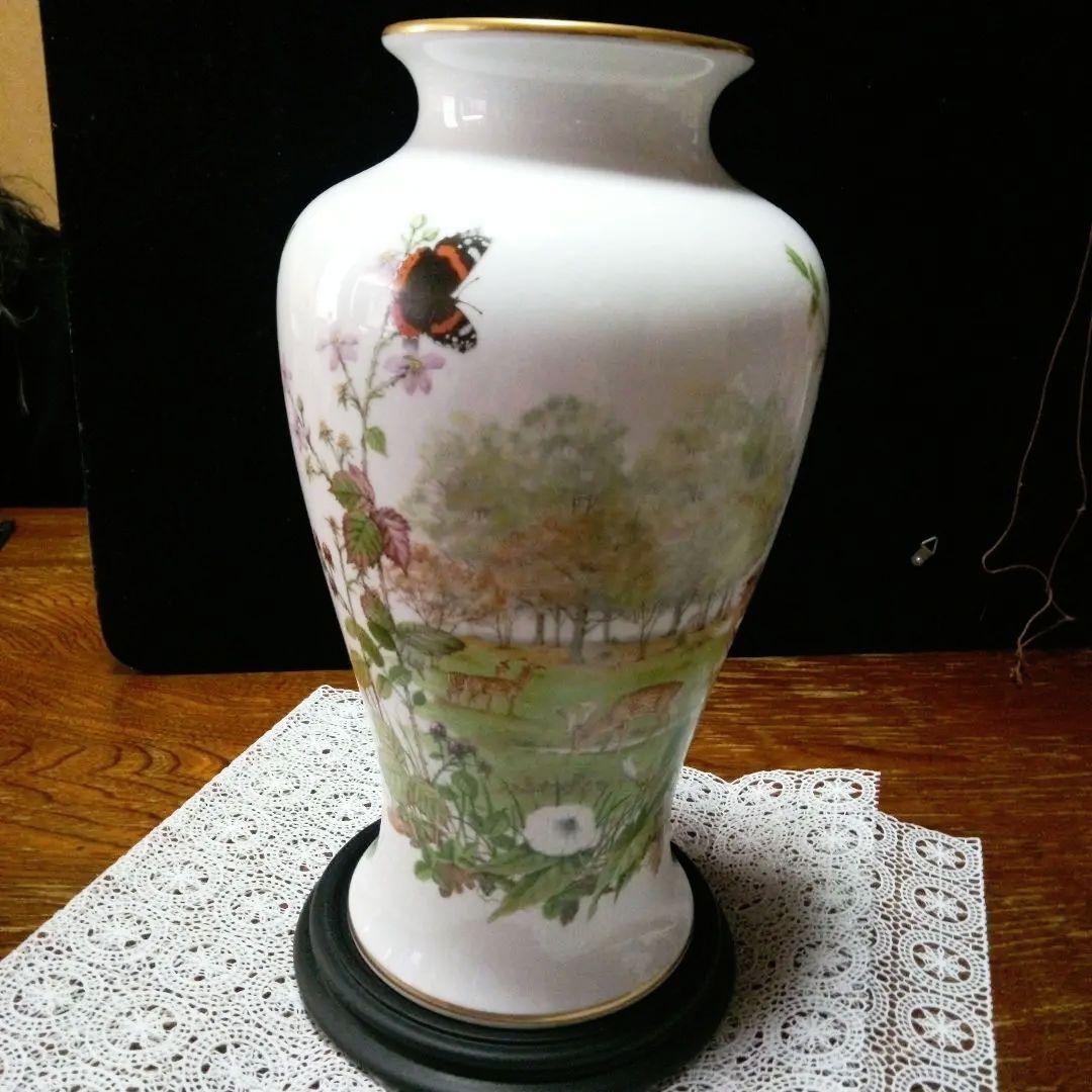 ポーセリン花と蝶の装飾 陶器製花瓶