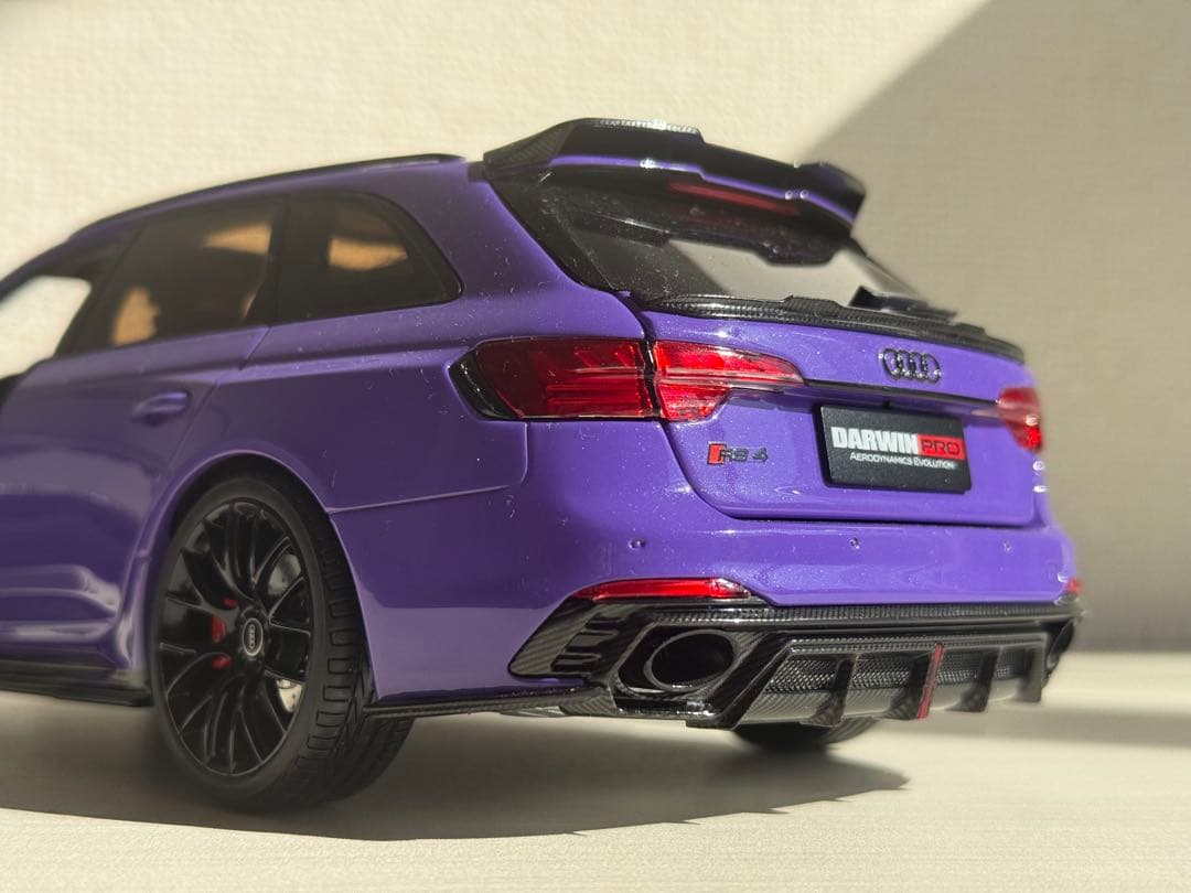 キロワークス 1/18 アウディ RS4