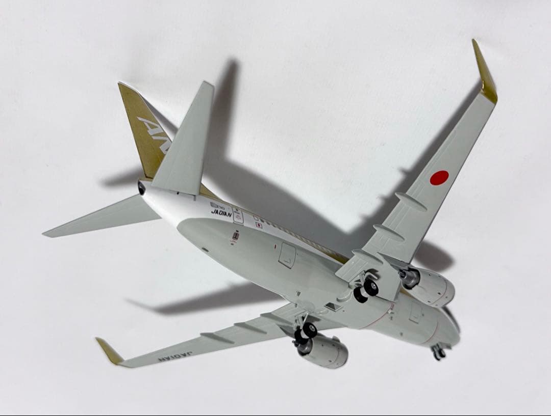全日空商事 1/200 B737-700 ANA GOLD JET