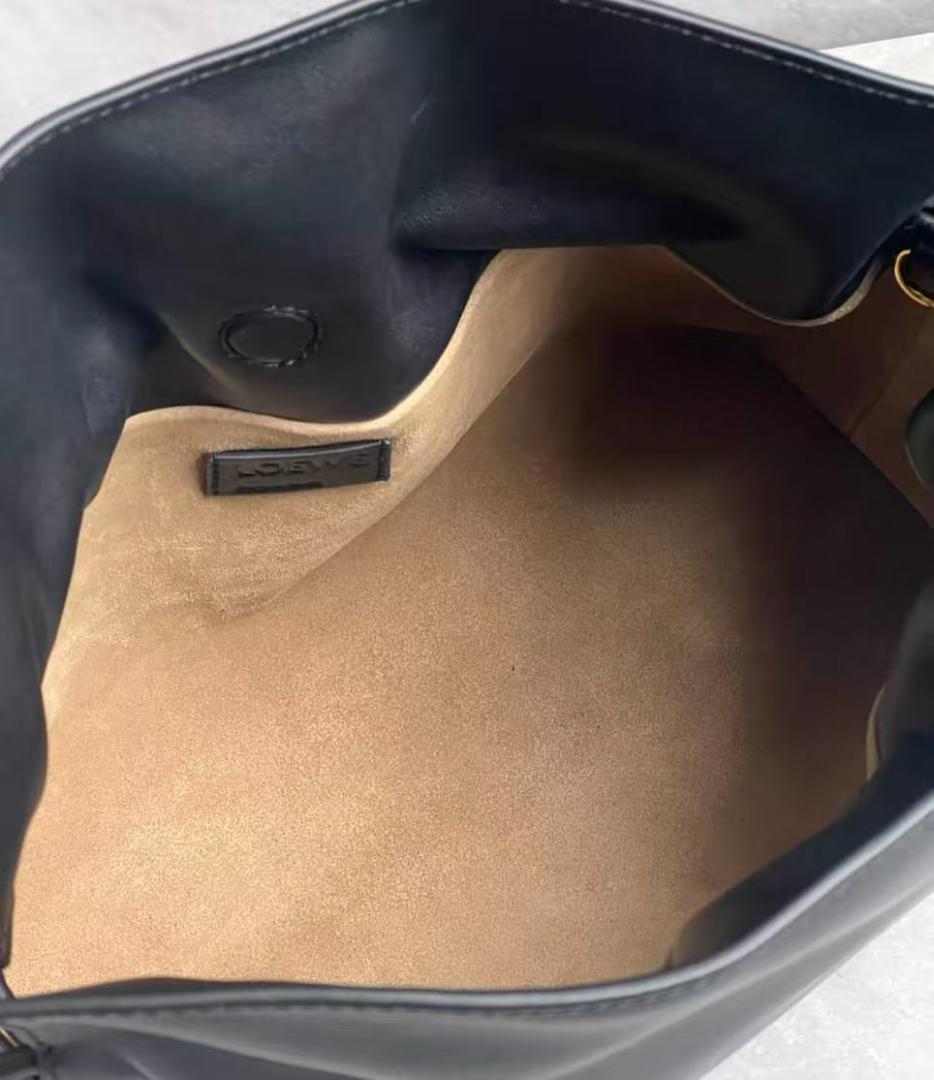 LOEWE ブラックレザートートバッグ