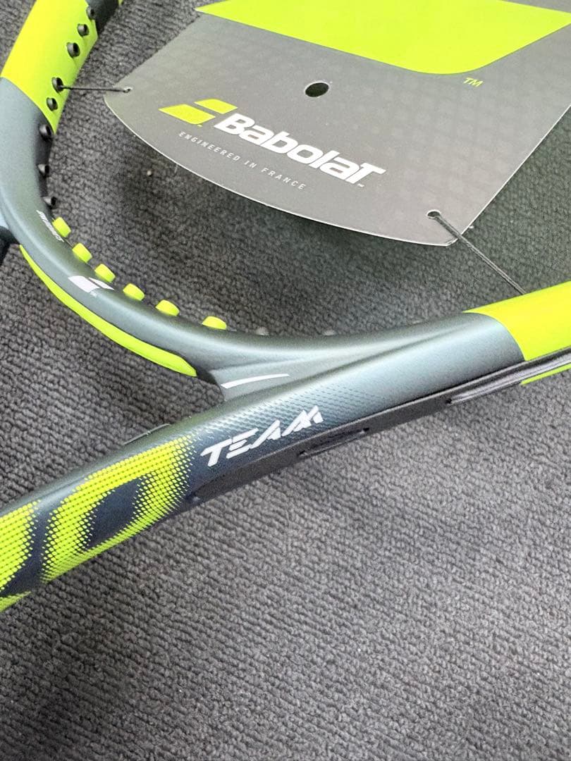 国内正規品　Babolat PURE AERO TEAM ガット付き