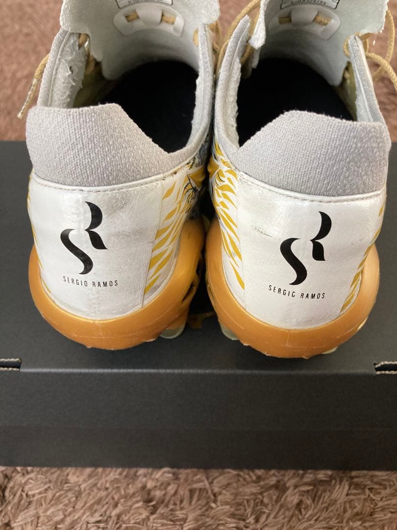 MIZUNO MORELIA NEO3 SR4 セルヒオ・ラモス　モデル