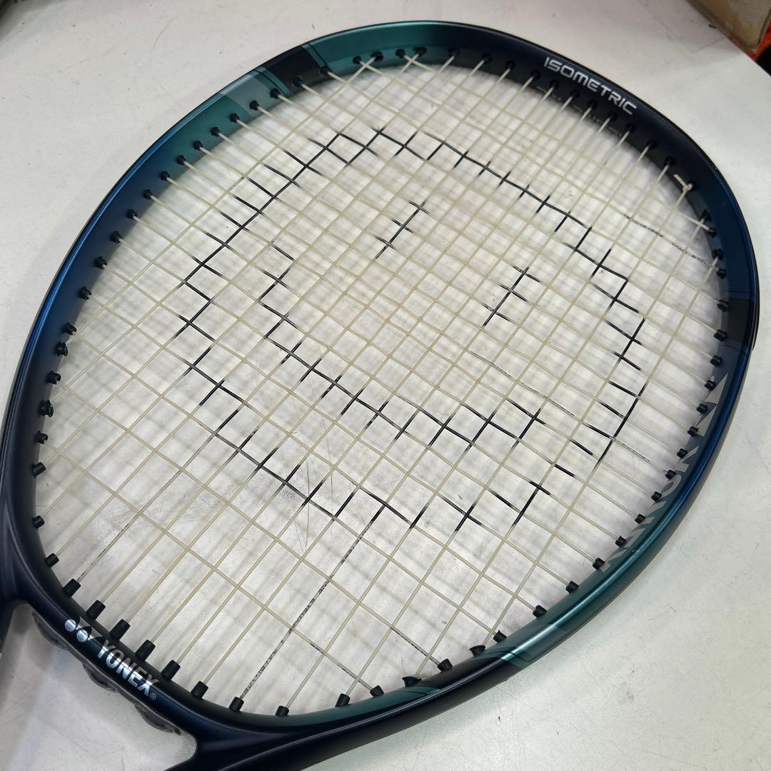 7059【美品】 YONEX Ezone100 2022 G2 テニスラケット
