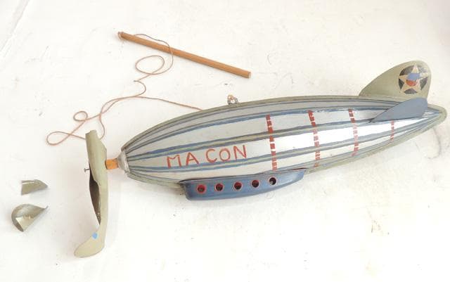 ● 戦前の飛行船《 メイコン Macon 》セルロイド製　ジャンク品