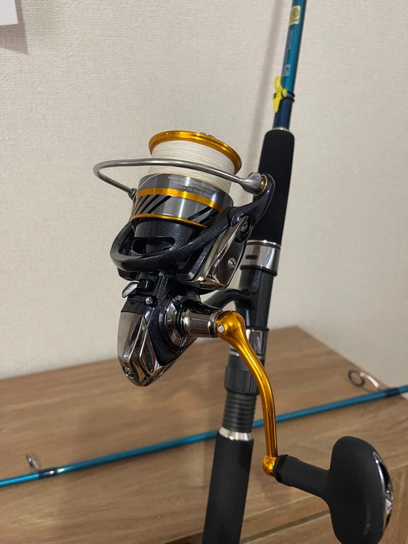 ロッド Daiwa REVROS LT 4000-CH + LUXXE Hawkeye