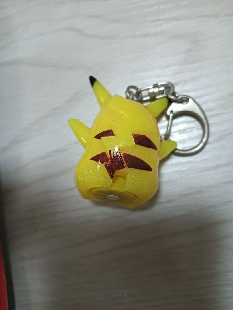 希少　モンスターコレクション　ライチュウ　ピカチュウ　キーホルダー