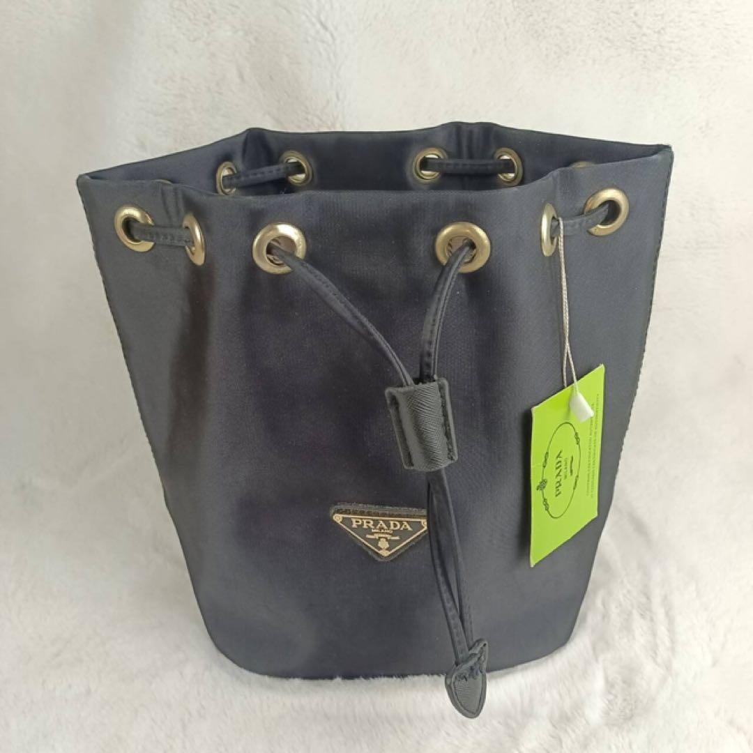 PRADA ノベルティ 巾着型 ナイロン ポーチ ブラック ra1