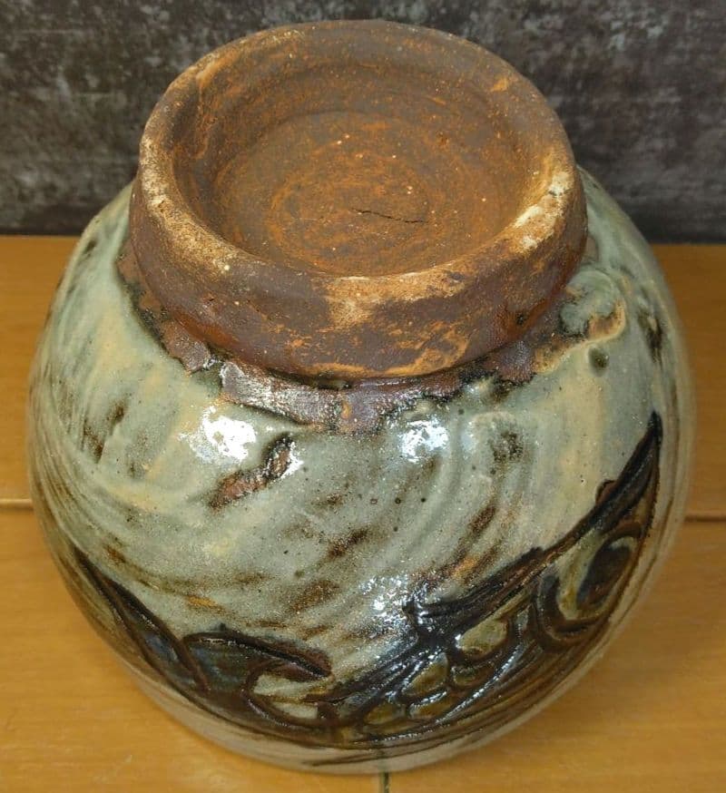 最上作 人間国宝 金城次郎 茶碗(魚紋刷毛目茶碗) 栞 共布 共箱 無傷 壷屋焼