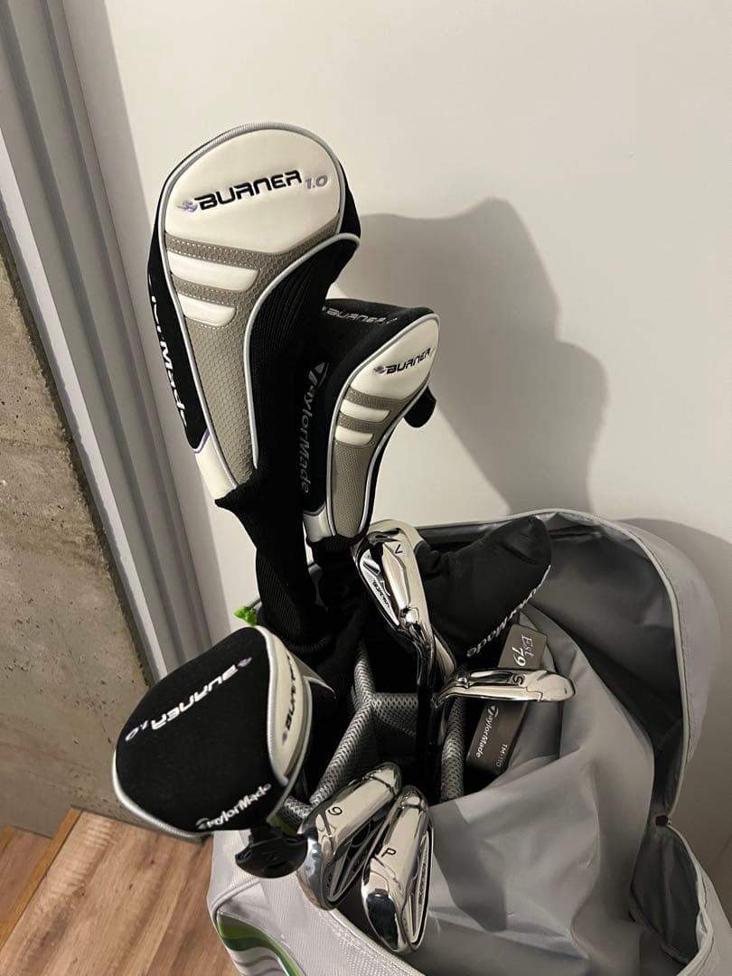 【ほぼ新品！】レディースTaylorMade ゴルフセット　　キャディバッグ