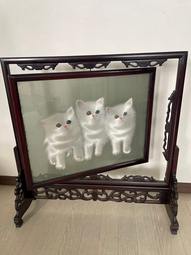 白い子猫の絵画 自立式木製フレーム