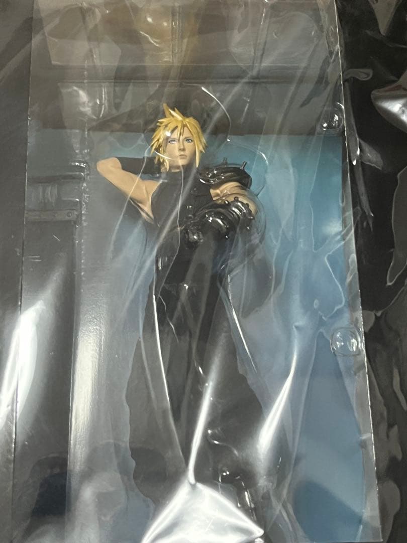 FF7R 発売記念くじ A賞クラウドフィギュア　B賞エアリスフィギュア