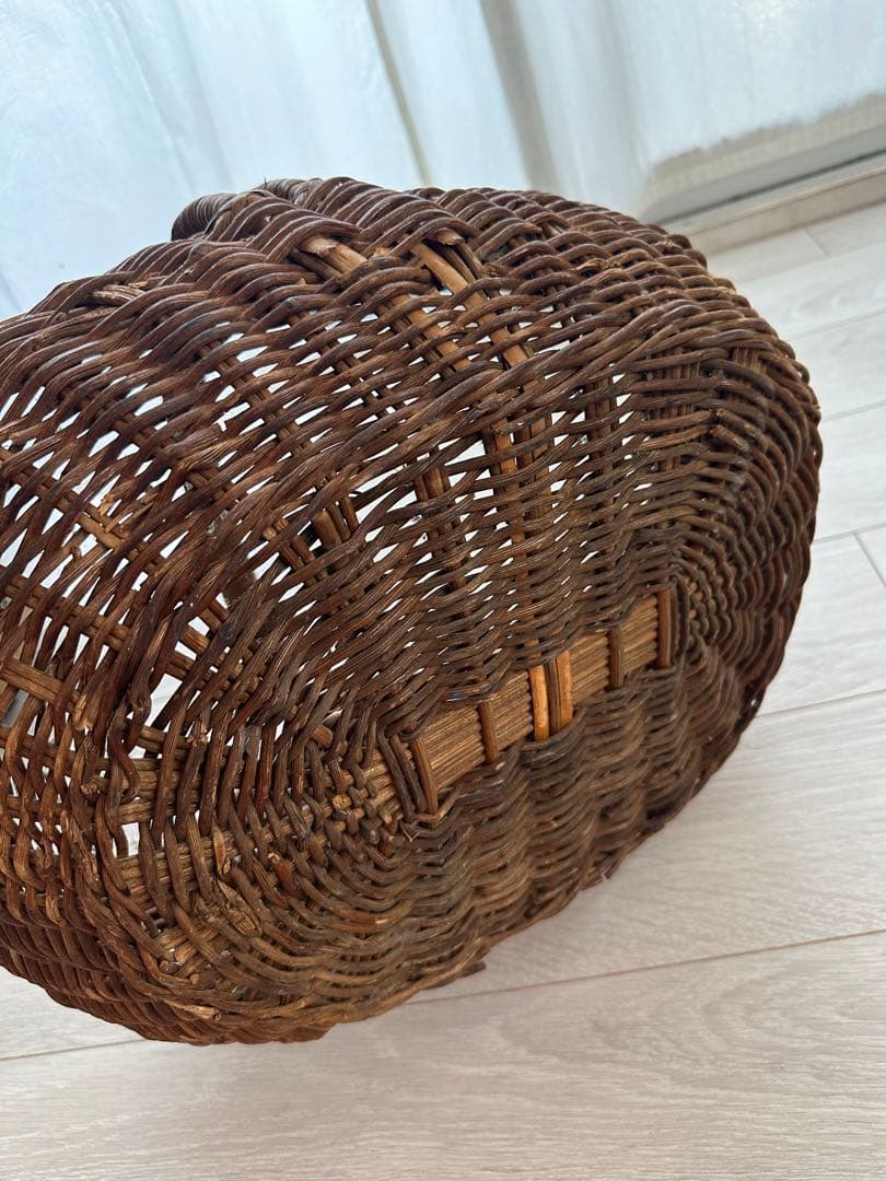 アンティーク　ショップ購入かごバスケット　カゴ　ナチュラルくうねるヴィンテージ