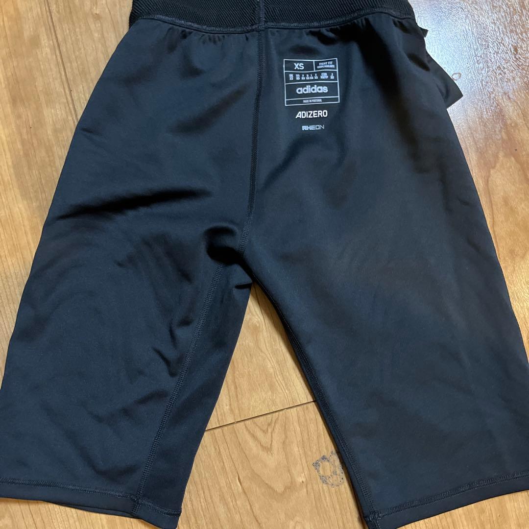 「新品、未使用」人気商品、すでに完売のadidasランニング用スパッツ