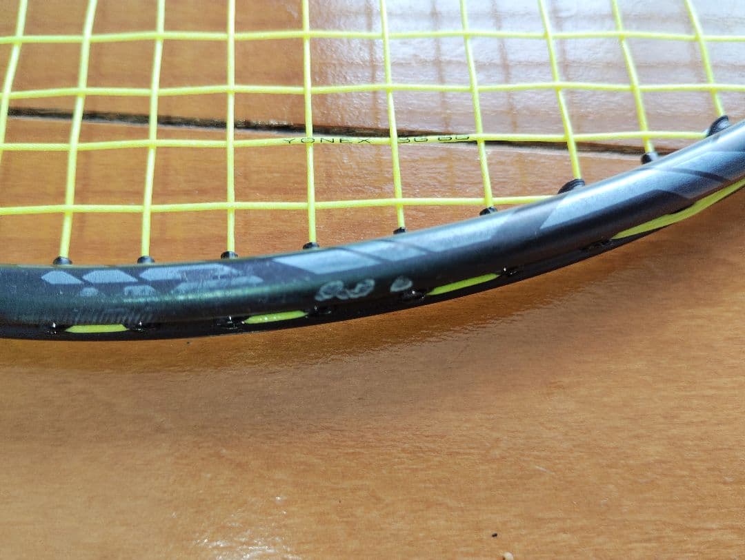 YONEX ボルトリックZフォース2 4UG5