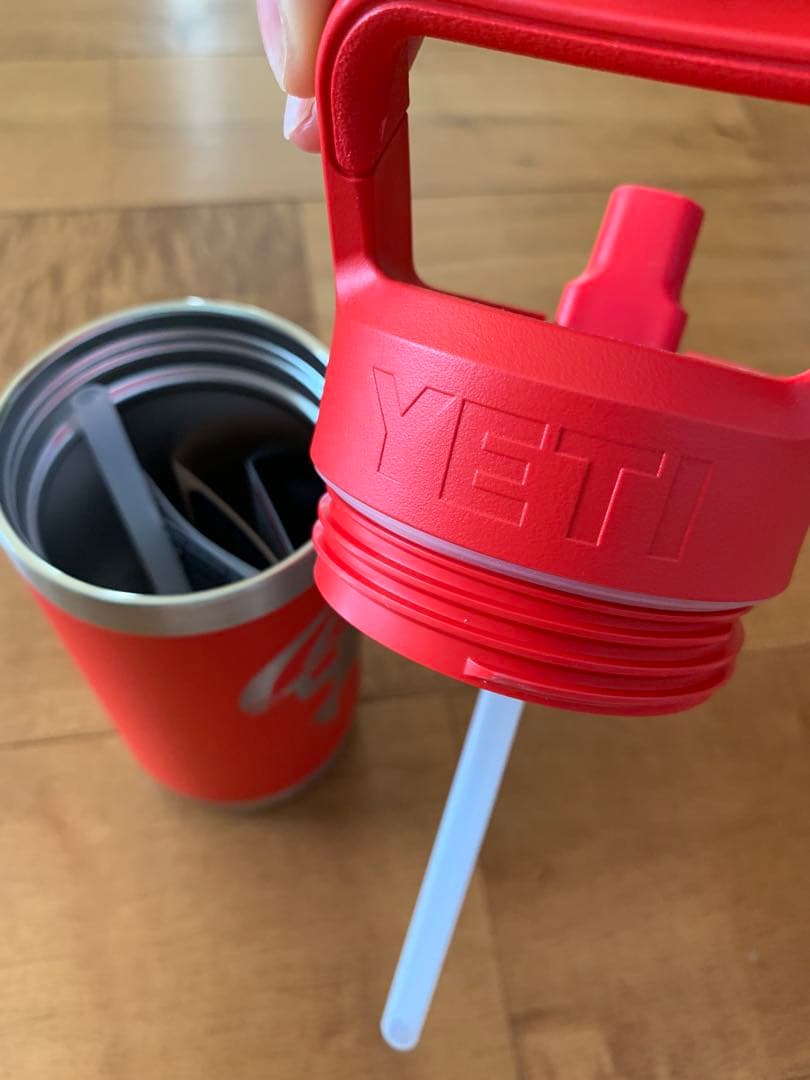 【YETI 】赤 ステンレススチール 水筒 ハンドル付き