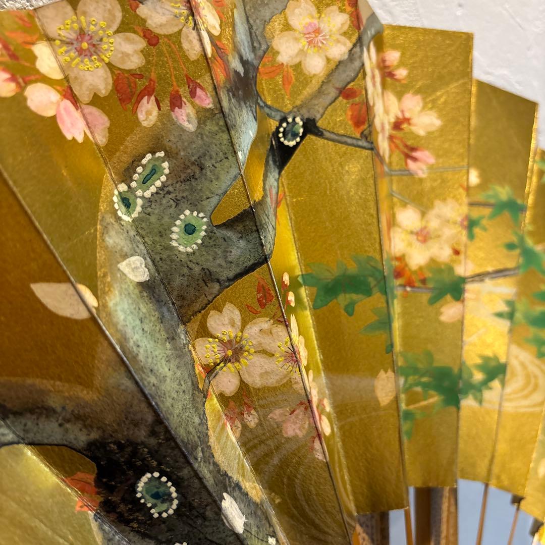 十松屋福井扇舗　舞扇　金揉み箔地に桜と菖蒲