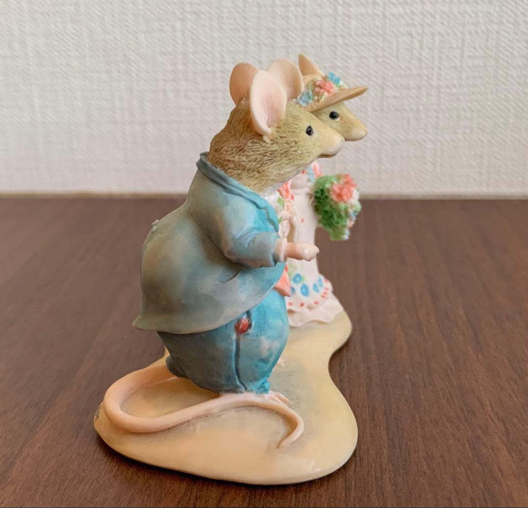 ダスティとポピー 新郎新婦 ウェディング ブランブリーヘッジ ボーダー 置物