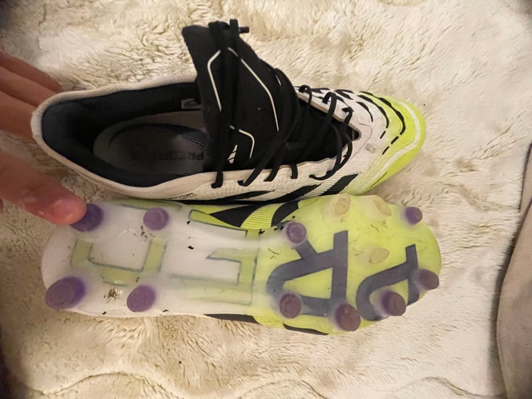 adidas Predator誰か買ってください