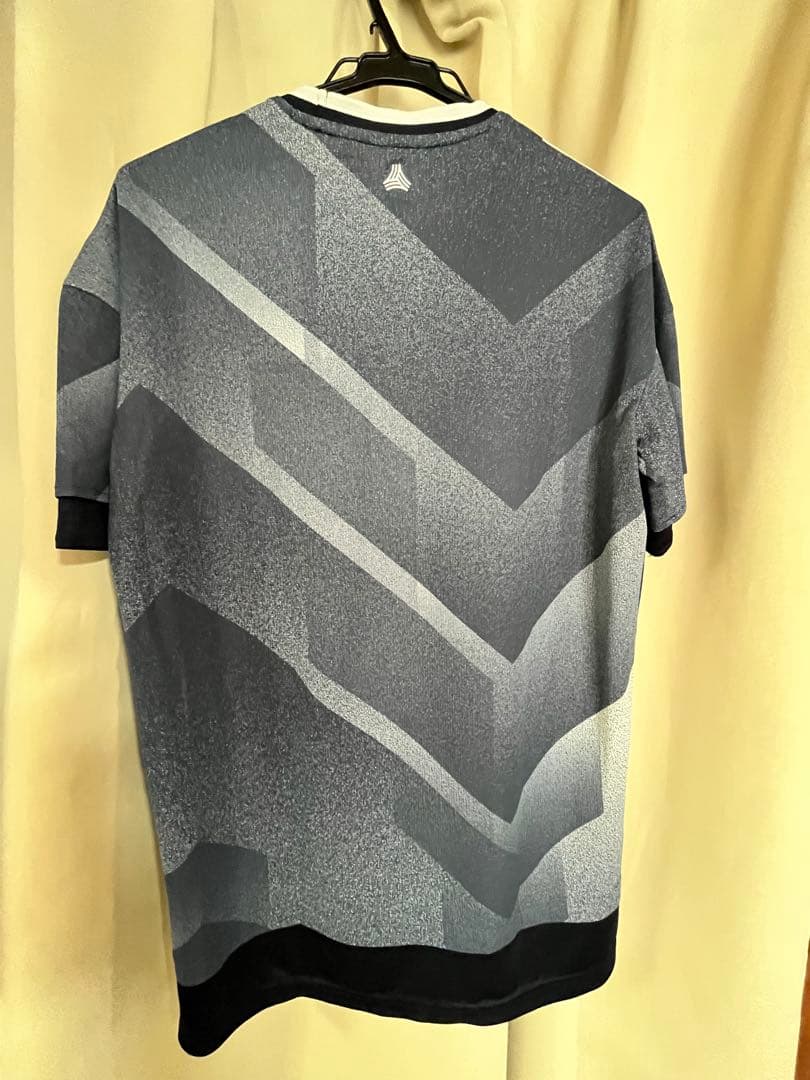 adidas グレー サッカーウェア