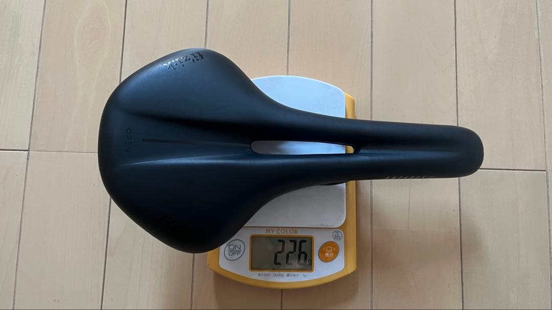 Fizik Antares R3 open サドル