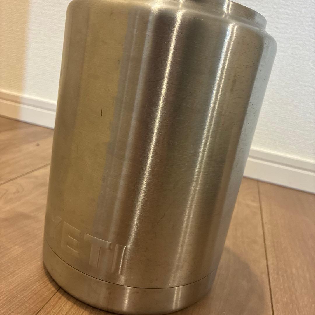 YETI ステンレス製密閉容器 ハンドル付き　ハーフジャグ