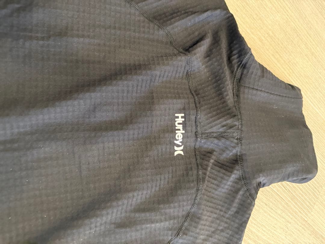 Hurley ブラック ハイネック長袖シャツ