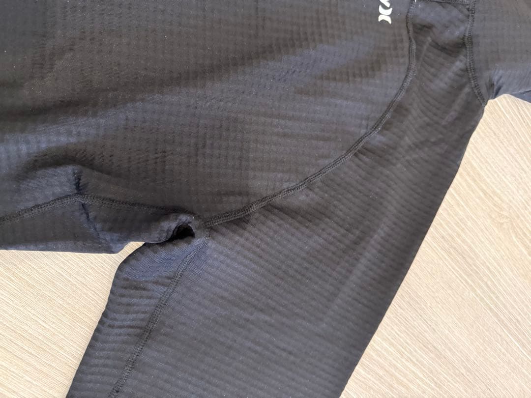 Hurley ブラック ハイネック長袖シャツ