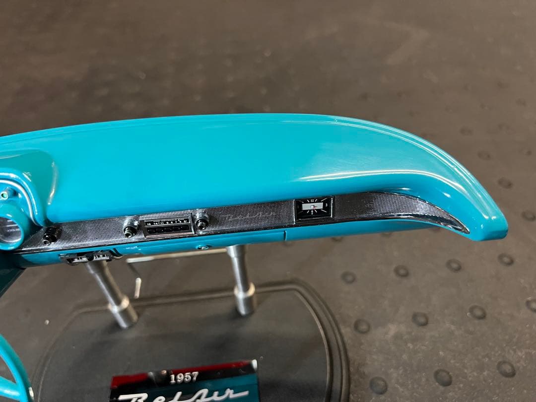 シボレー 1957 ベルエア ダッシュボード レプリカ ブルー1:6 GMP
