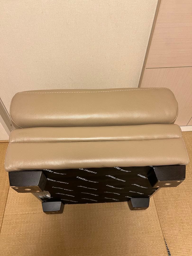 1人掛けレザーソファ 足置き
