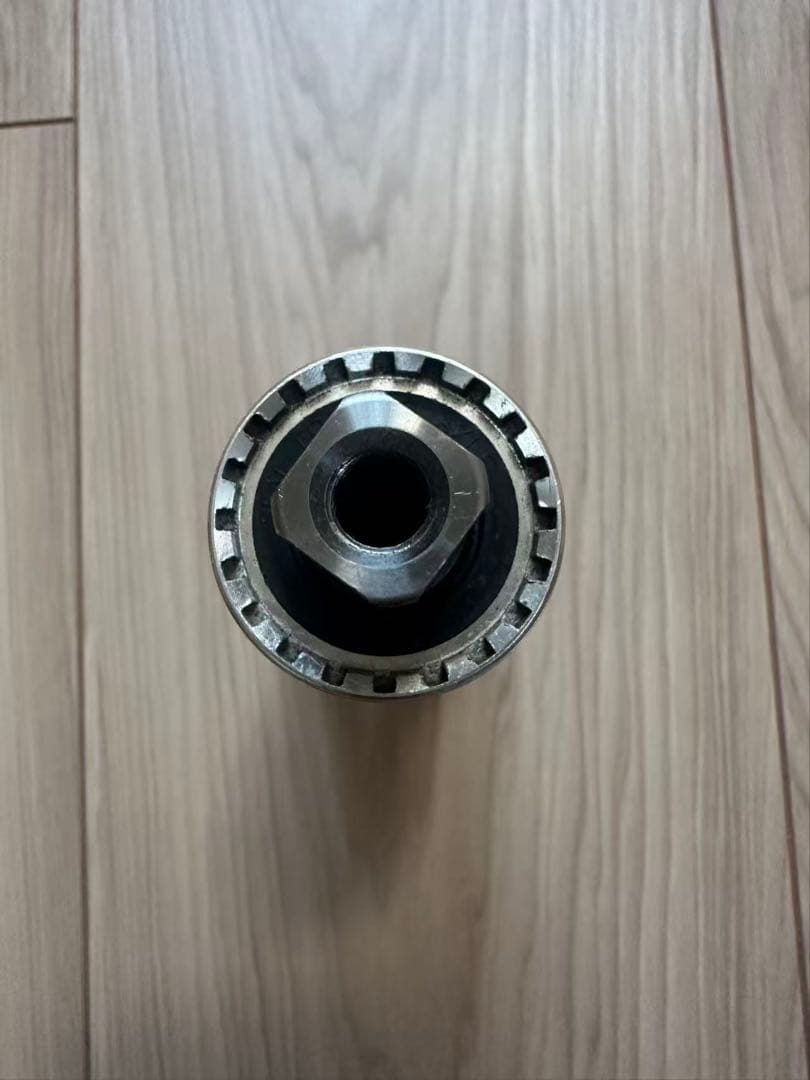 TOKEN トーケン TK868ボトムブラケット チタンシャフト　在庫処分