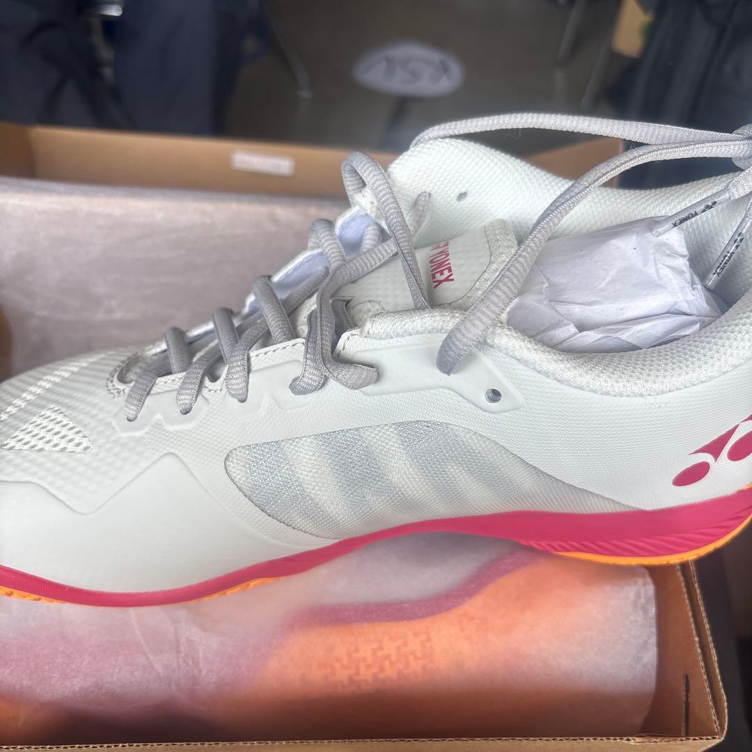 YONEX COMFORT Z バドミントンシューズ ホワイト/ピンク