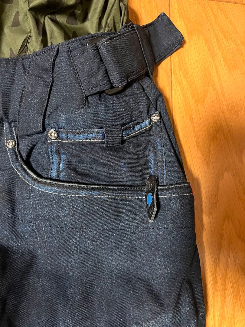 スノーボードパンツ