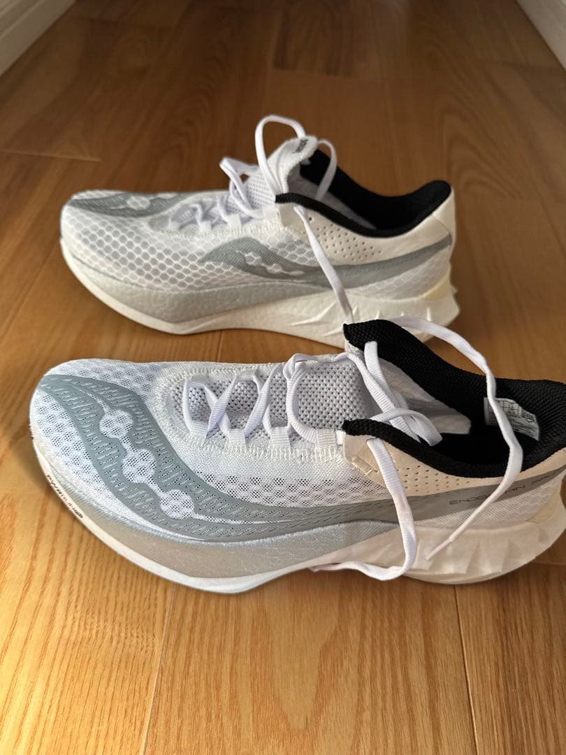 Saucony Endorphin Pro 4ホワイト/グレー26.5cm