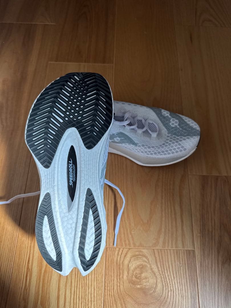Saucony Endorphin Pro 4ホワイト/グレー26.5cm