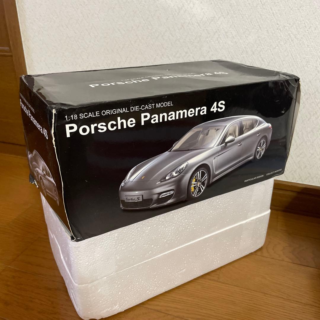 ミニカー Porsche Panamera 4S 1/18
