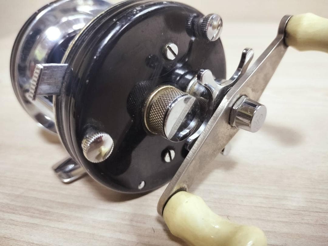 アブガルシア　アンバサダー5000C 　ビンテージ　リール abu 　黒#