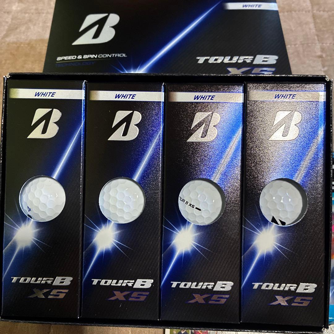ブリヂストン 2026最新TOUR B XS 1ダースとツアーティーとマーカー。