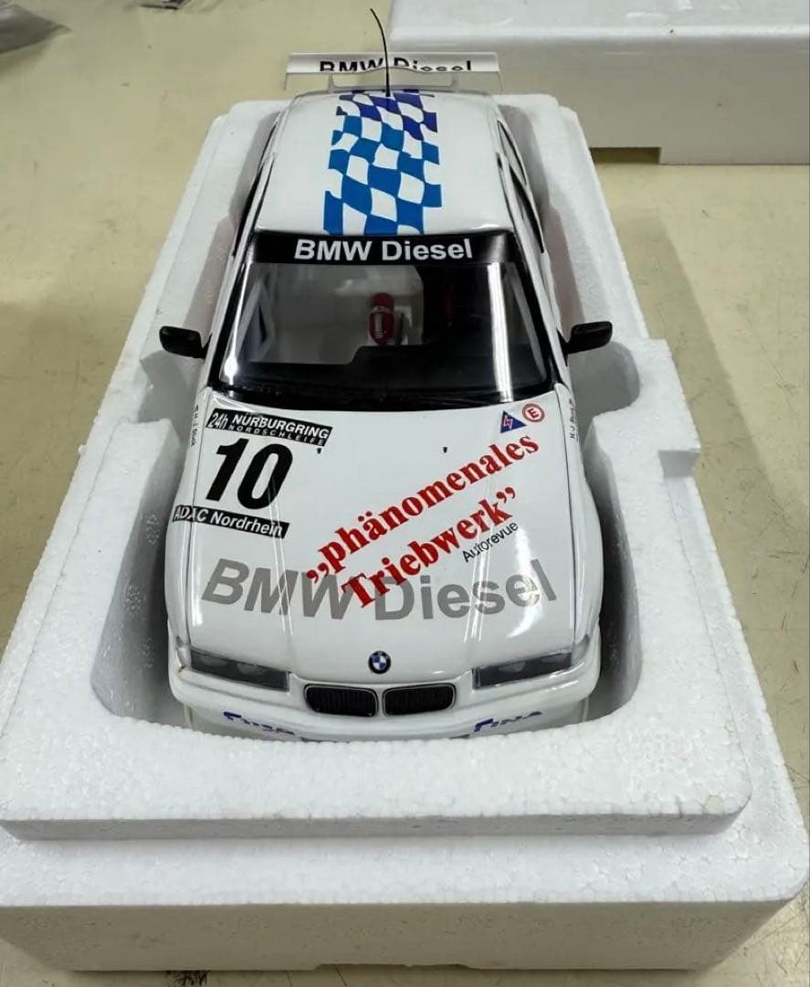 土日限定値下げ！！激レア！！ E36 320d 1:18 ミニカー